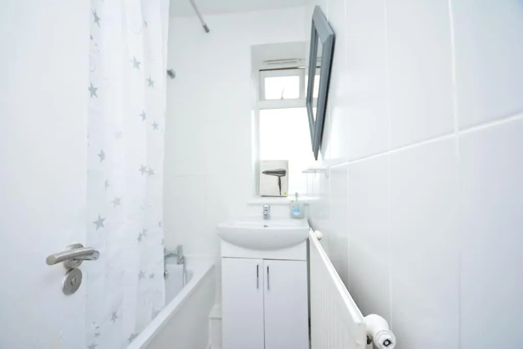 London Zone2 Classic 3 Bedroom