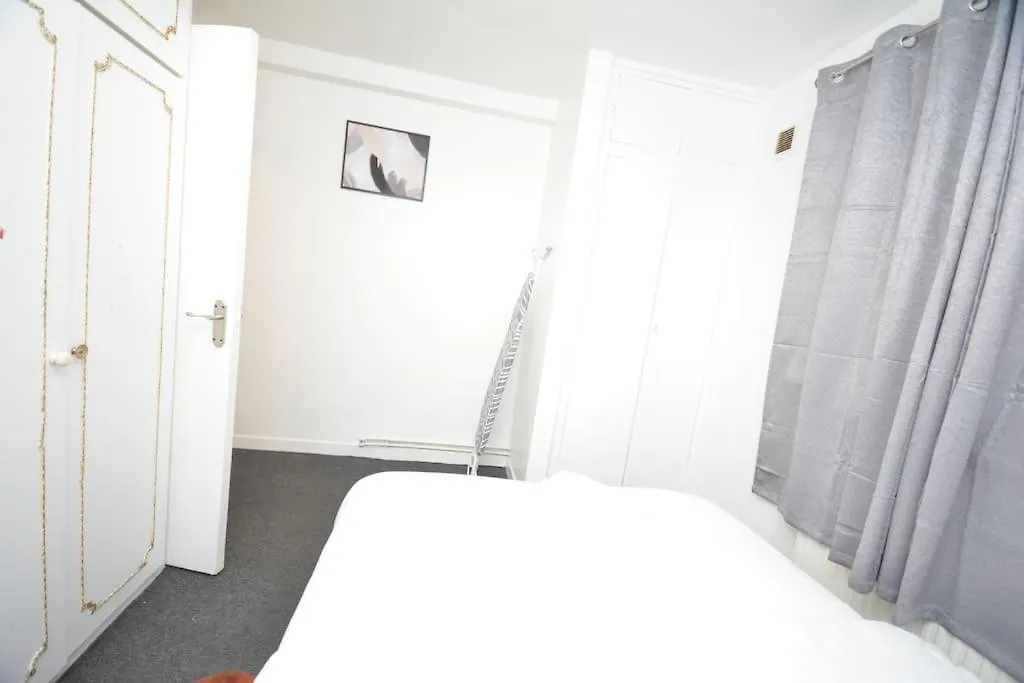 London Zone2 Classic 3 Bedroom 0*,